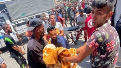 صورة العدوان الصهيوني الهمجي متواصل : قتلى وجرحى بقصف إسرائيلي على مدرسة نازحين في دير البلح