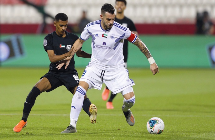 صورة مجيد بوقرة يشيد بأداء مدافعيه أمام “أفضل لاعب في الدوري”