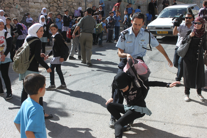 صورة مركز أسرى فلسطين للدراسات الاحتلال يتعمد استهداف طلبة الثانوية العامة فترة الامتحانات