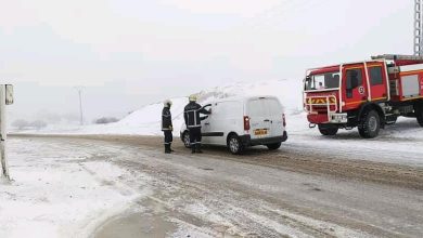 صورة باتنة: صعوبة في سير المركبات على عدة محاور جبلية بسبب الثلوج