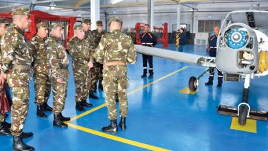 Photo de Au troisième jour de sa visite à la 2e Région militaire à Oran : Le général d’Armée Saïd Chanegriha visite l’Etablissement de construction des aéronefs à Oran